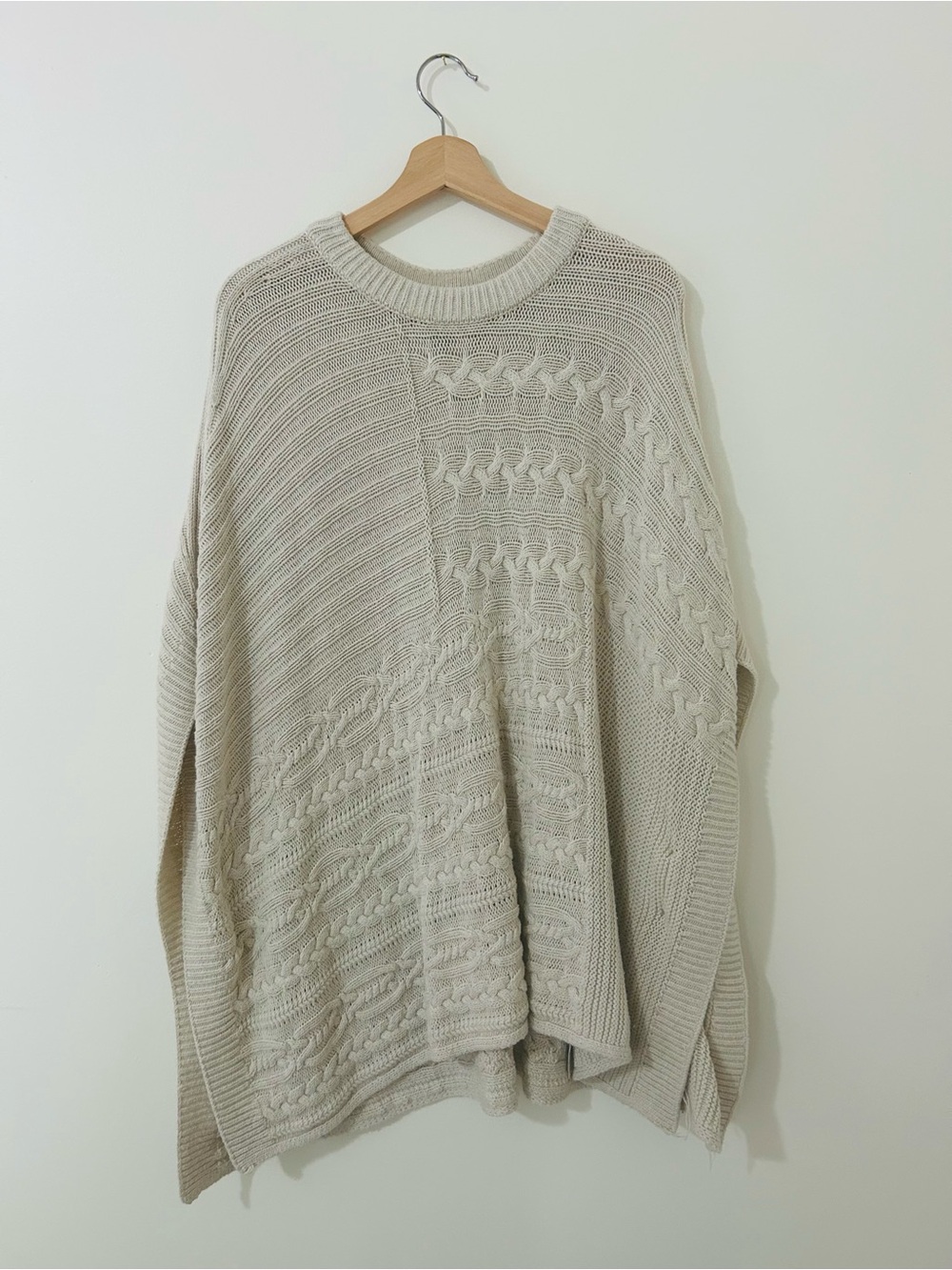 Abercrombie & Fitch Cable Knit Poncho Crewneck Sweater XS/S Cream